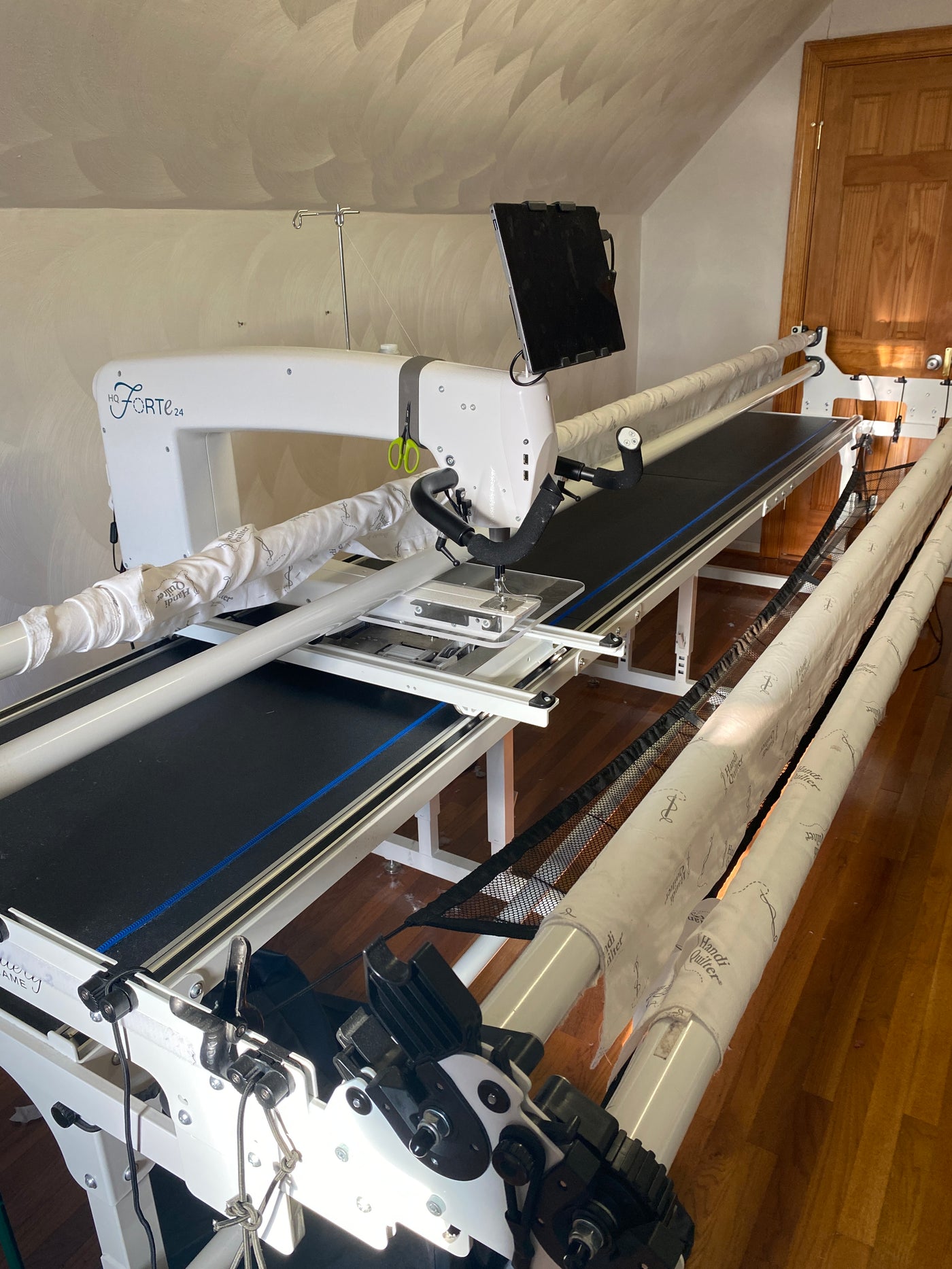 Long-arm Quilting Machine- Handi Quilter Forte